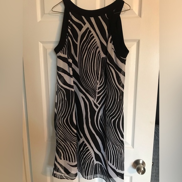 Ladies Dusak Design Dress - Picture 4 of 4